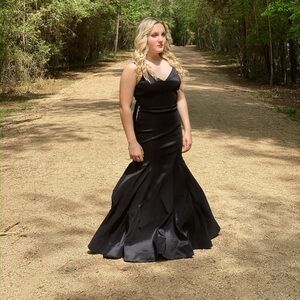 SIZE 7/8 B. DARLIN BLACK GOWN